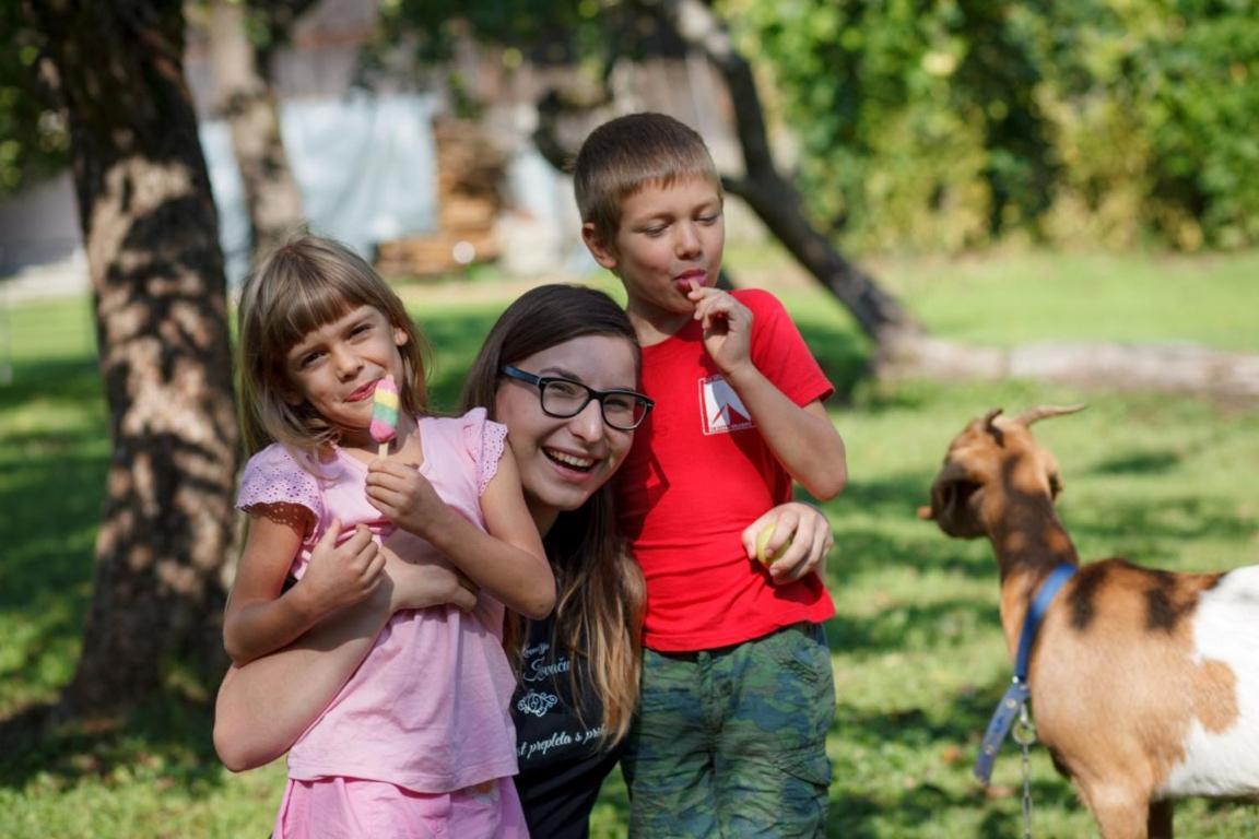 Kovacija Pri Kovacu Pensionat Podvelka Exteriör bild